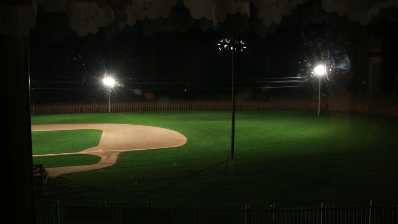 Field Of Dreams House Appartement Dyersville Buitenkant foto